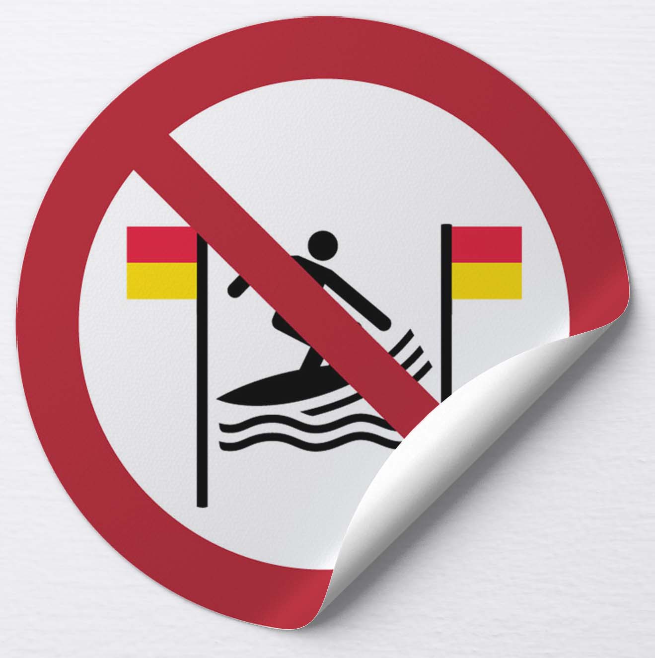 Autocollant Pratique du surf interdite entre les drapeaux rouges et jaunes
